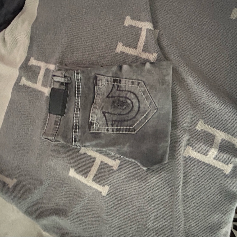 USA True Religion jeans-men’s size 33-amazing condition pretty much brand new.